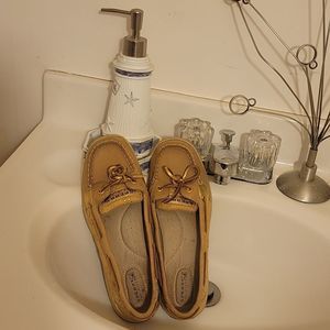 SPERRT TOP SIDERS, sz 7.5 med., Gold Tan, Gold Laces tan floral side. NWOT.